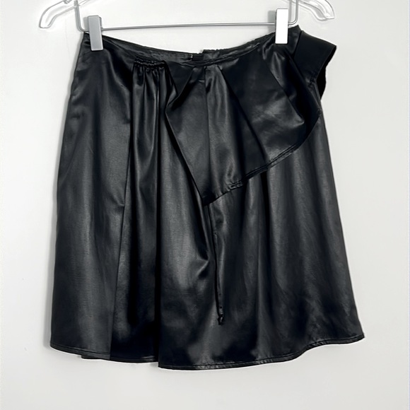 CHRISTIAN WIJNANTS shiny satin mini skirt Size EU 34/ US 4 - Picture 1 of 6